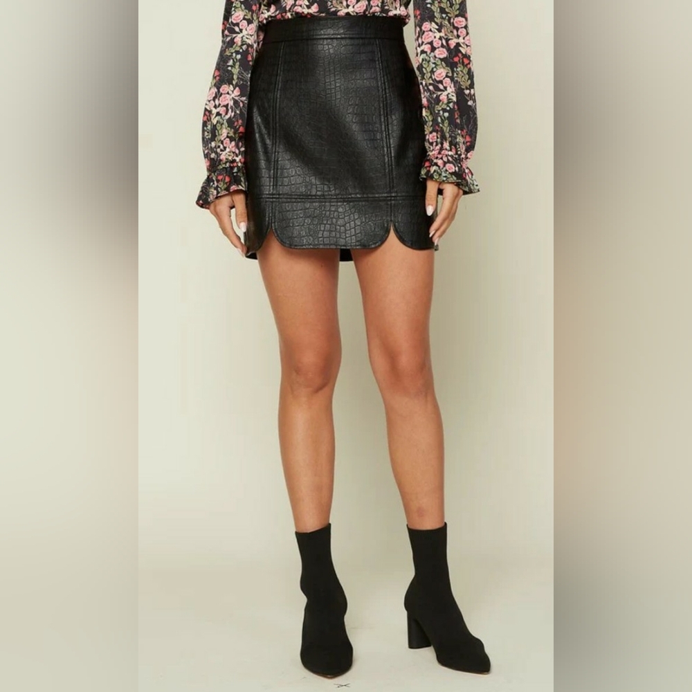 Skies Are Blu Faux Leather Skirt - Picture 2 of 4